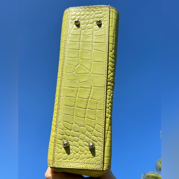 Vintage lime green leather handbag with silver details - Picture 13 of 17